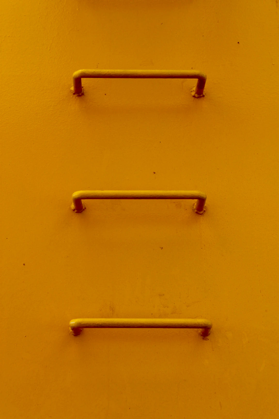 Sturdy and Stylish Heavy Duty Brackets for Shelving