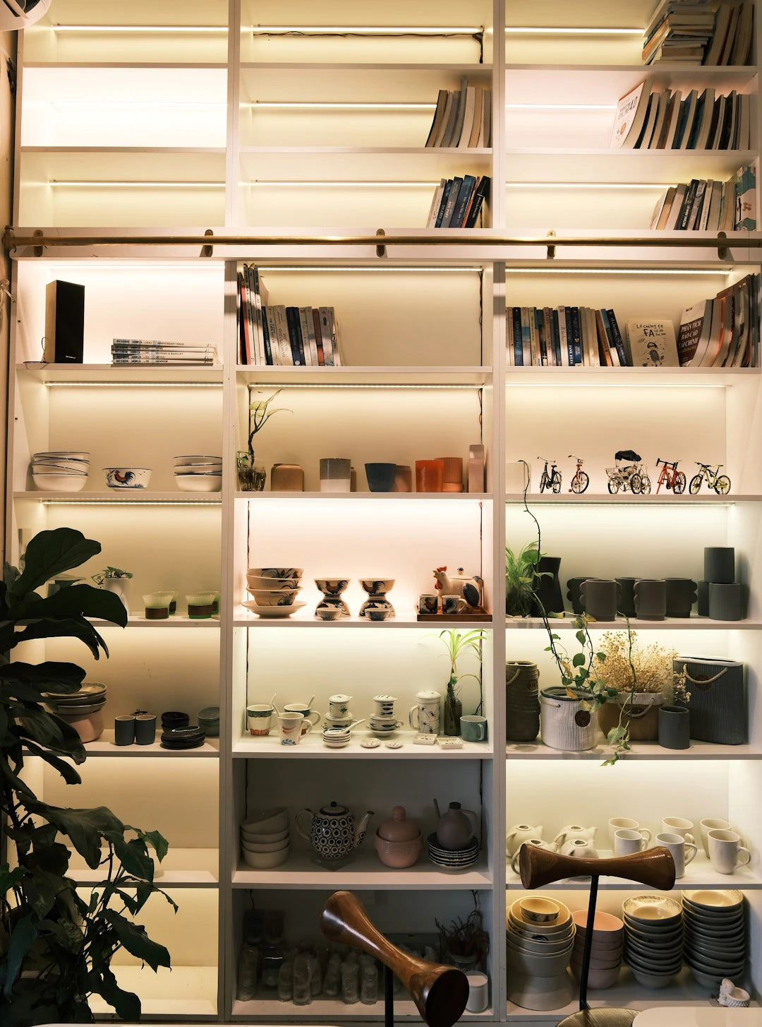 Smart Shelving Solutions for Wireless Devices and Organizing